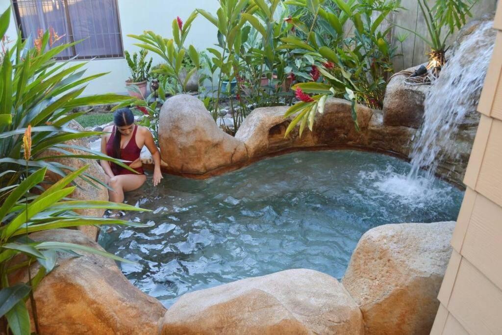 Elegant Villa In La Fortuna With Spacious Backyard Plus Very Private Pool & Parking Exterior photo