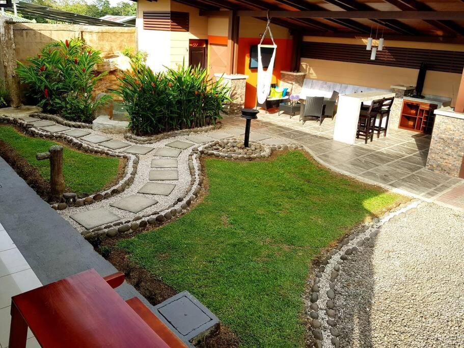Elegant Villa In La Fortuna With Spacious Backyard Plus Very Private Pool & Parking Exterior photo