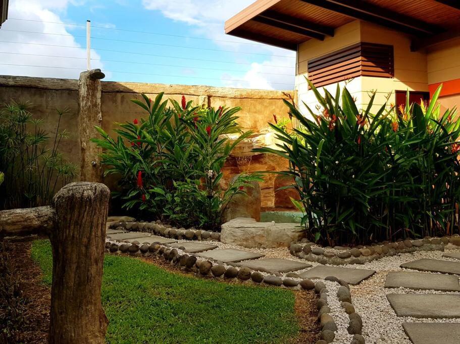 Elegant Villa In La Fortuna With Spacious Backyard Plus Very Private Pool & Parking Exterior photo