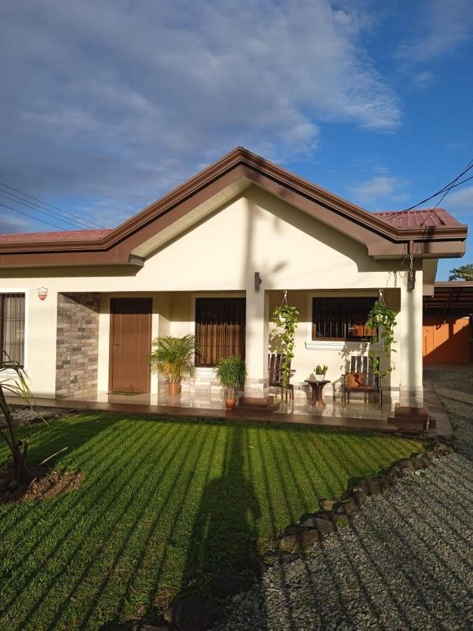 Elegant Villa In La Fortuna With Spacious Backyard Plus Very Private Pool & Parking Exterior photo