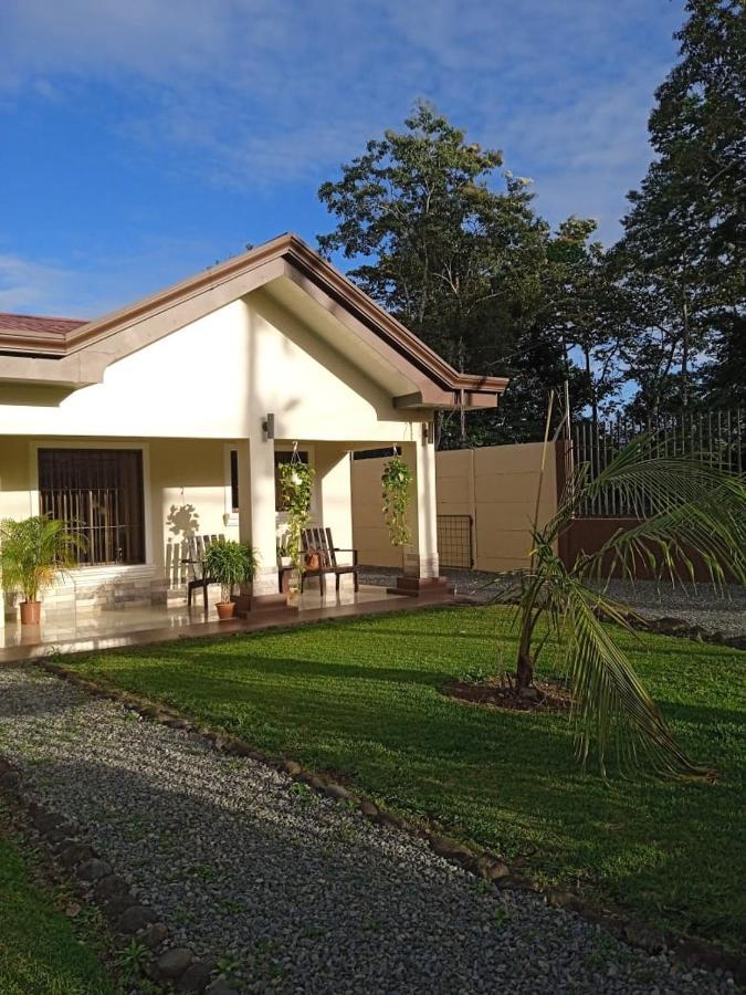 Elegant Villa In La Fortuna With Spacious Backyard Plus Very Private Pool & Parking Exterior photo