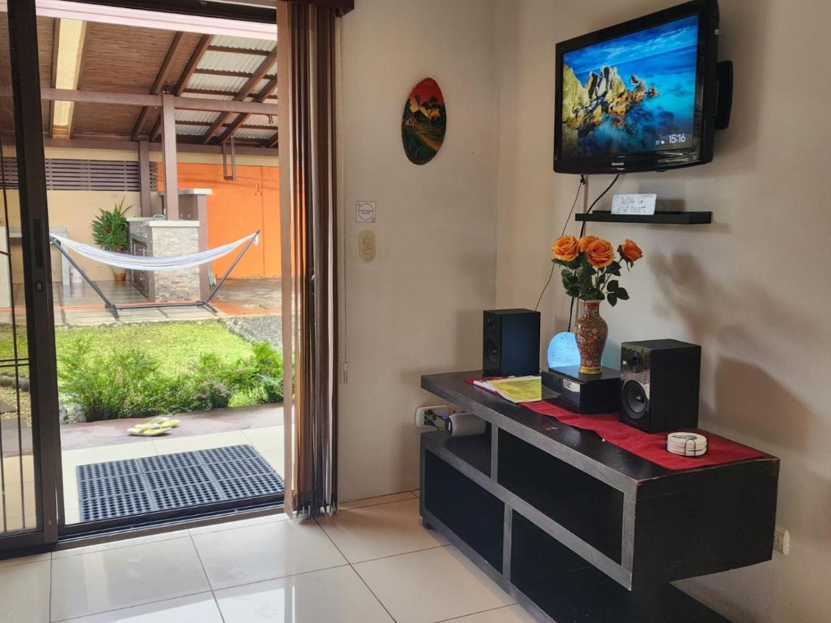 Elegant Villa In La Fortuna With Spacious Backyard Plus Very Private Pool & Parking Exterior photo