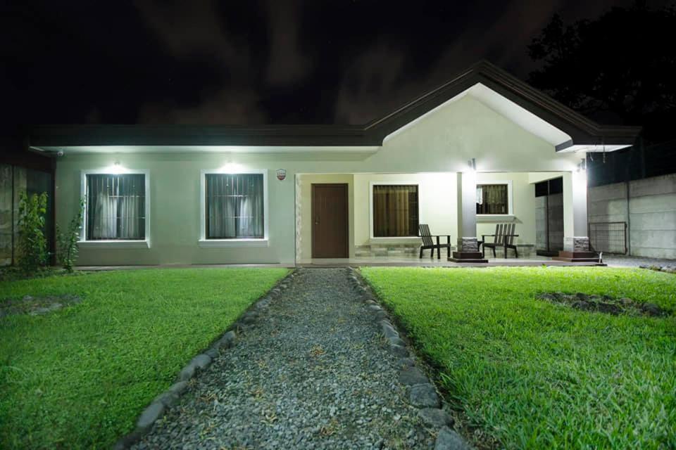 Elegant Villa In La Fortuna With Spacious Backyard Plus Very Private Pool & Parking Exterior photo
